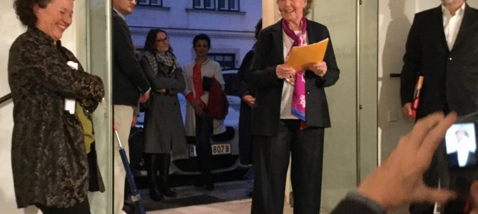 Rosemarie Benedikt erhält Goldenes Ehrenzeichen